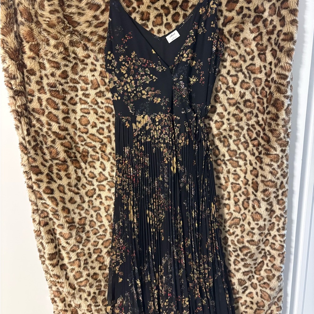 Aritzia Wilfred Beaune Pleated Black Floral Midi Wrap Dress - Picture 3 of 5